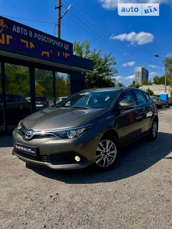 2016 toyota auris