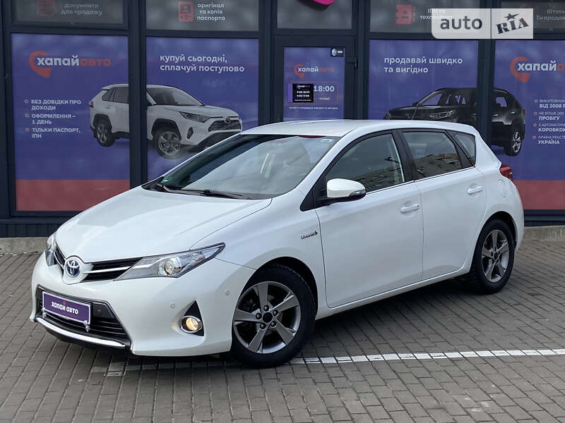 2012 toyota auris