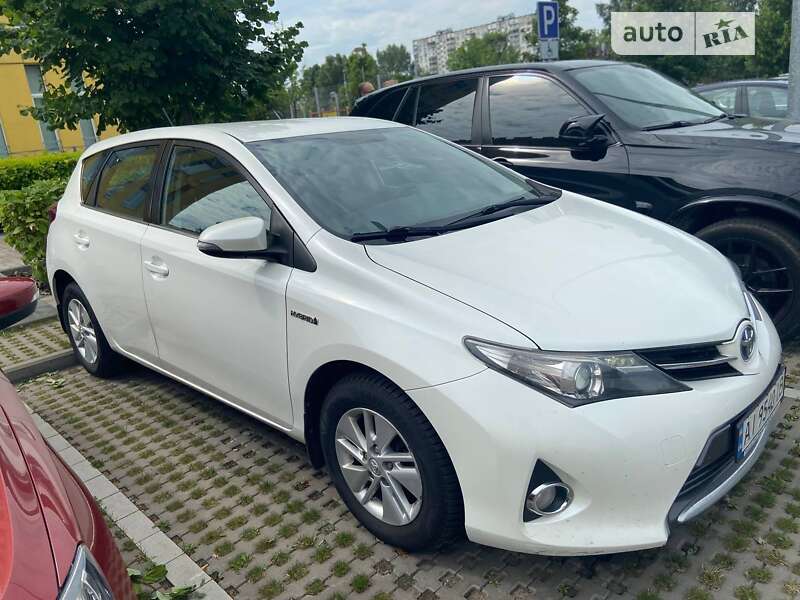 2014 toyota auris