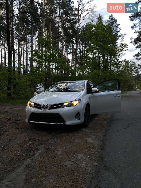 2013 toyota auris