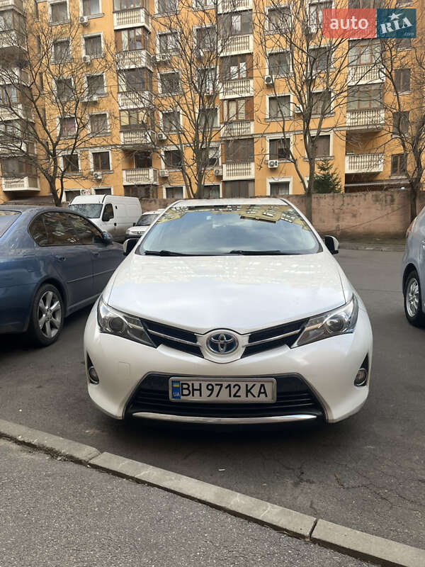 2013 toyota auris