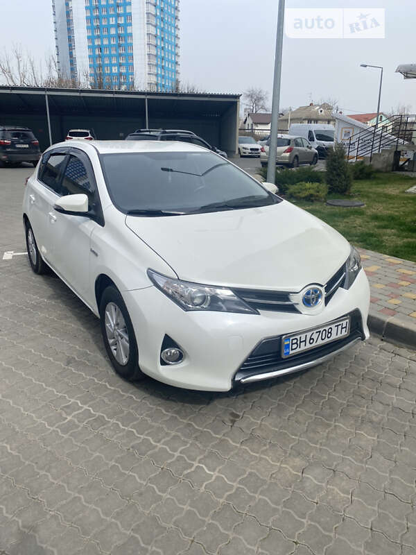 2014 toyota auris