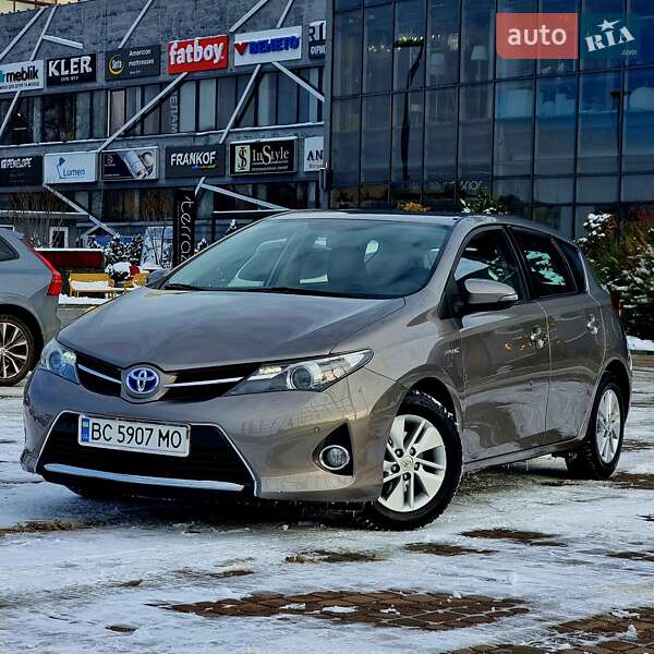 2013 toyota auris
