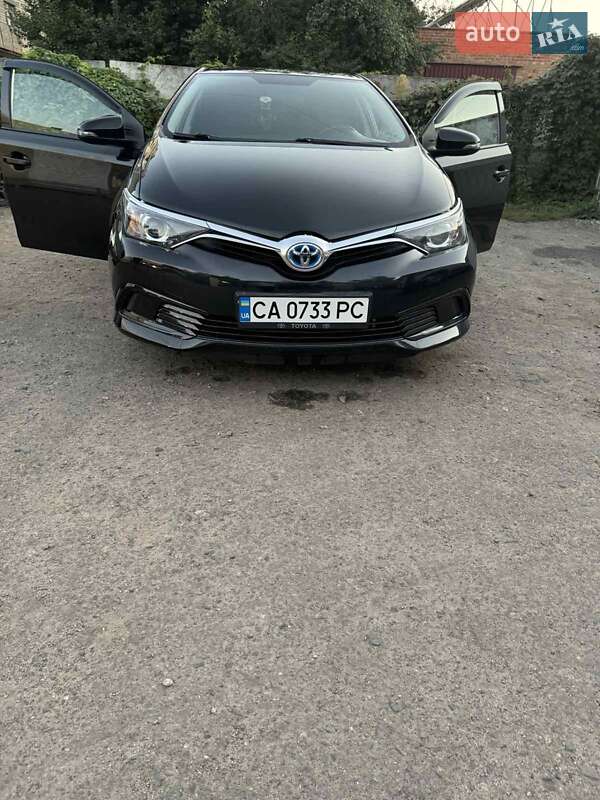 2015 toyota auris