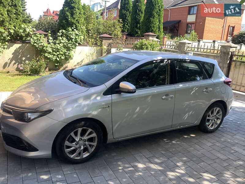 2016 toyota auris