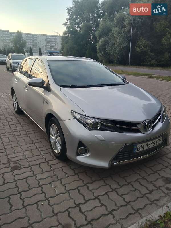 2012 toyota auris