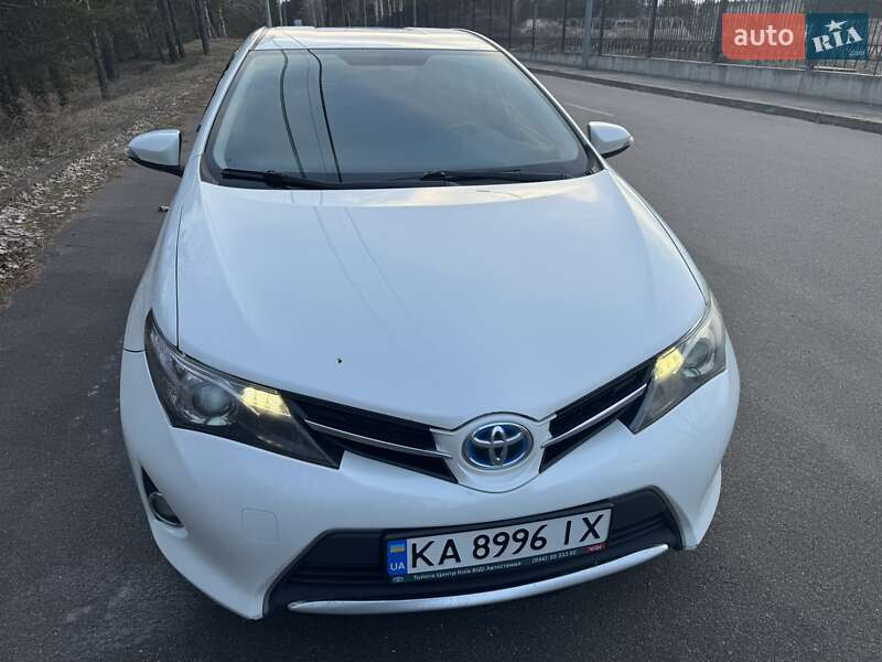 2013 toyota auris