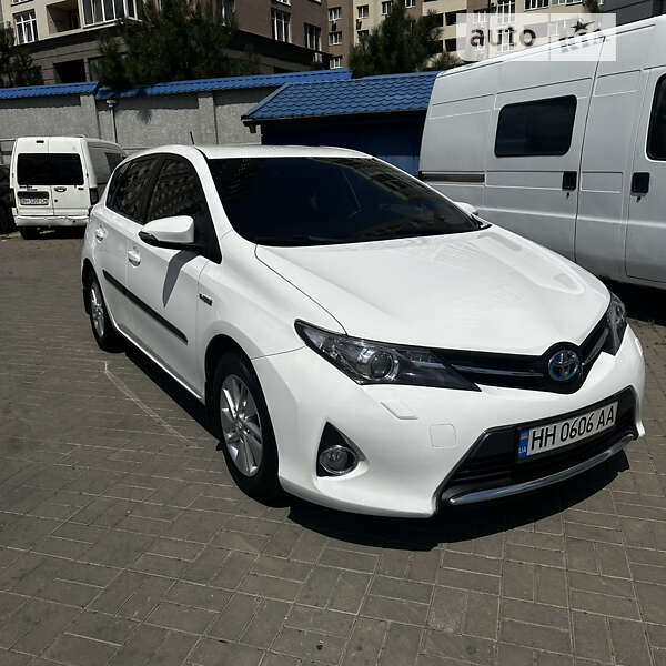 2014 toyota auris