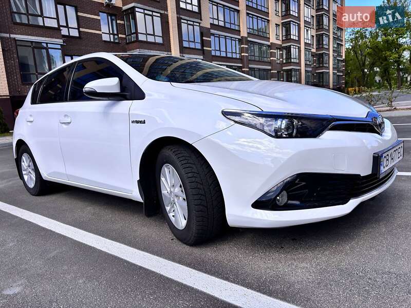 2015 toyota auris