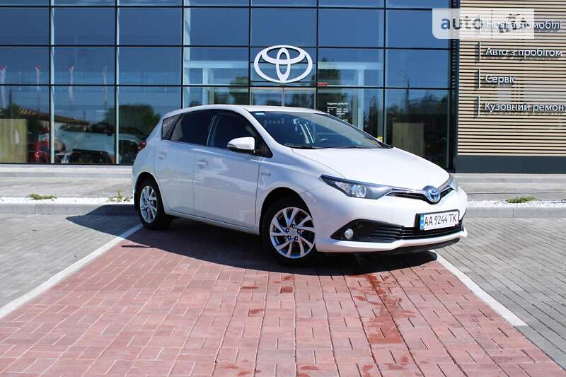 2016 toyota auris