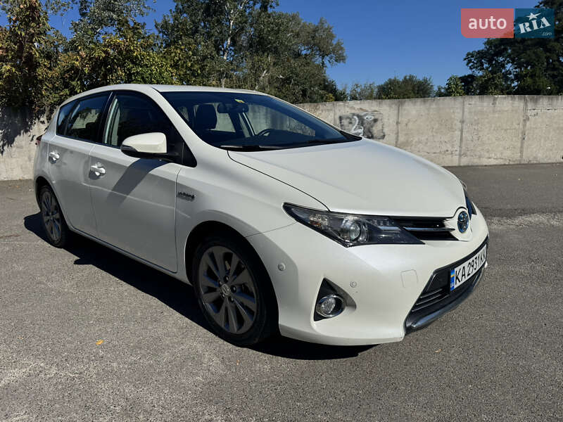 2013 toyota auris