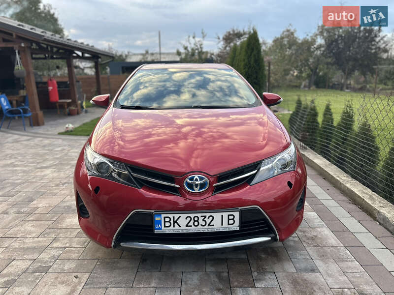 2014 toyota auris
