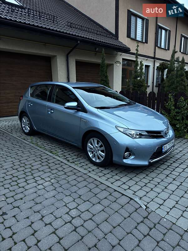 2013 toyota auris