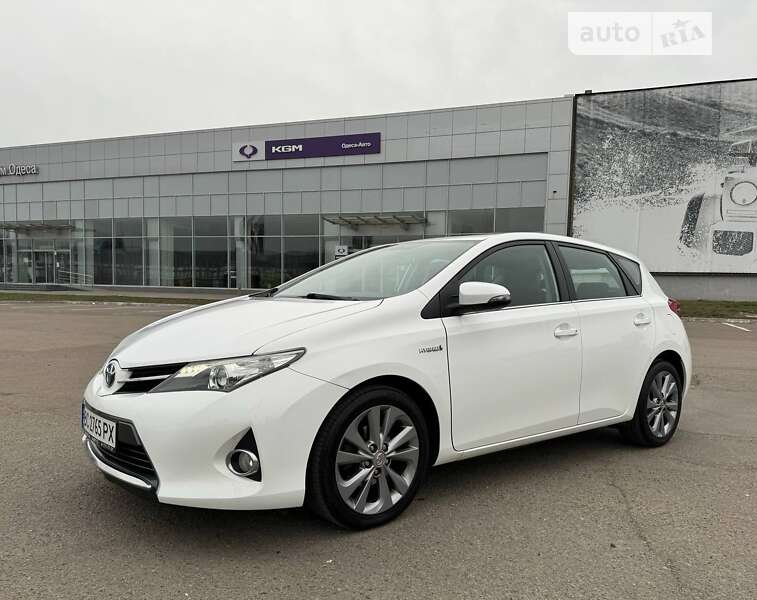 2013 toyota auris