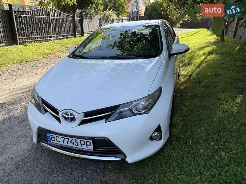 2014 toyota auris