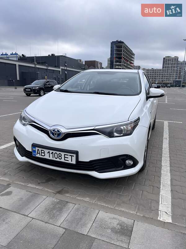 2015 toyota auris