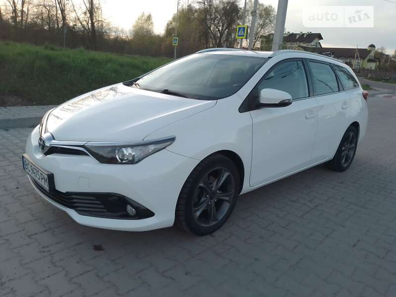 2016 toyota auris