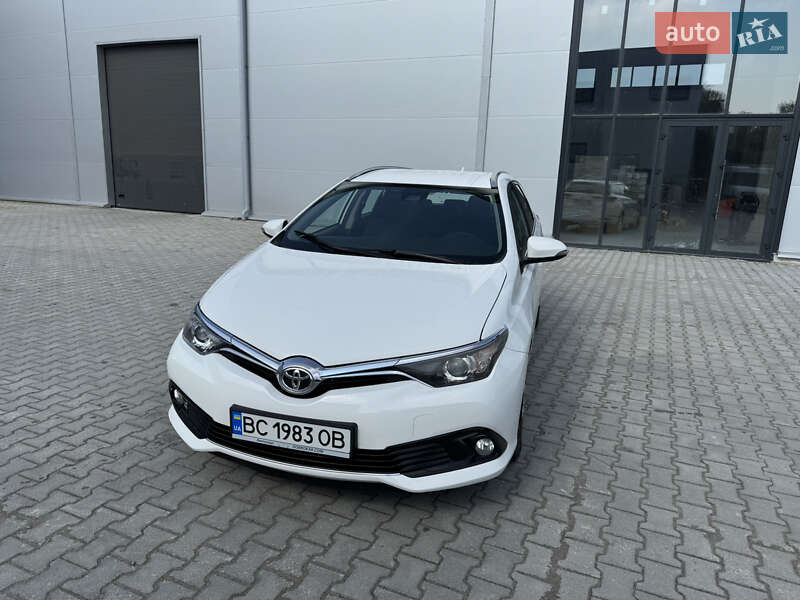 2016 toyota auris