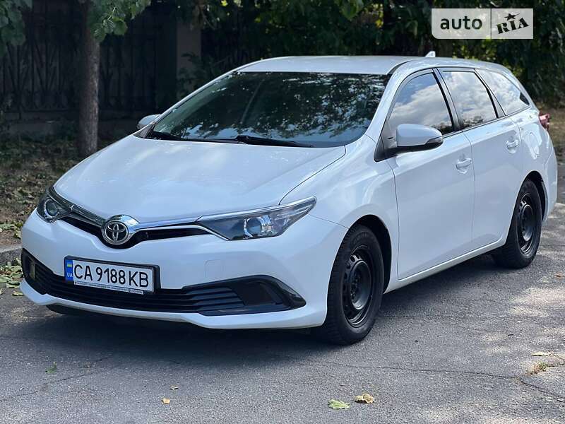 2015 toyota auris