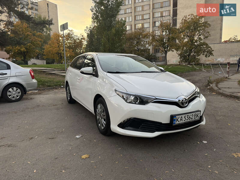 2016 toyota auris