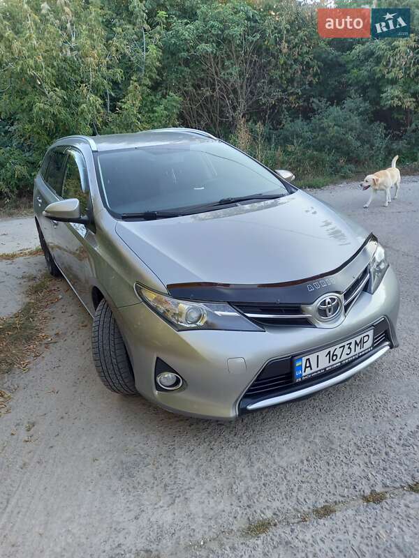2014 toyota auris