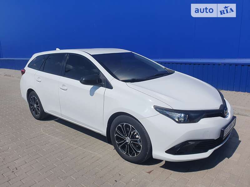 2015 toyota auris