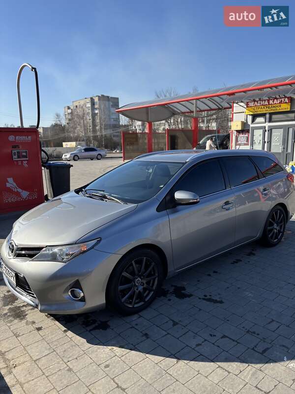 2014 toyota auris