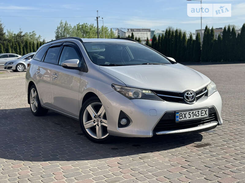 2014 toyota auris
