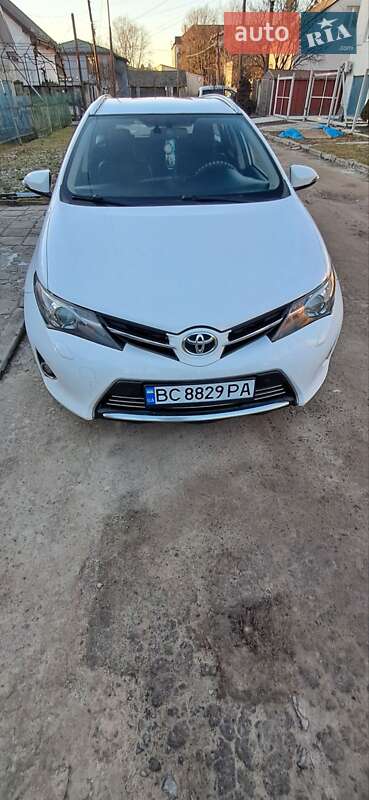 2014 toyota auris