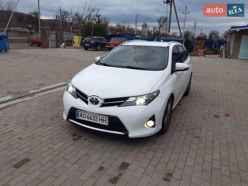 2014 toyota auris