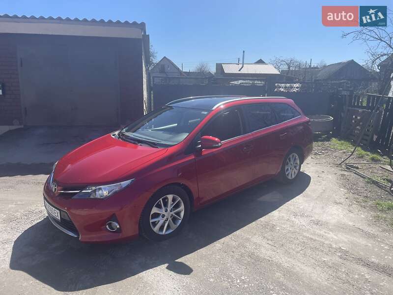 2013 toyota auris