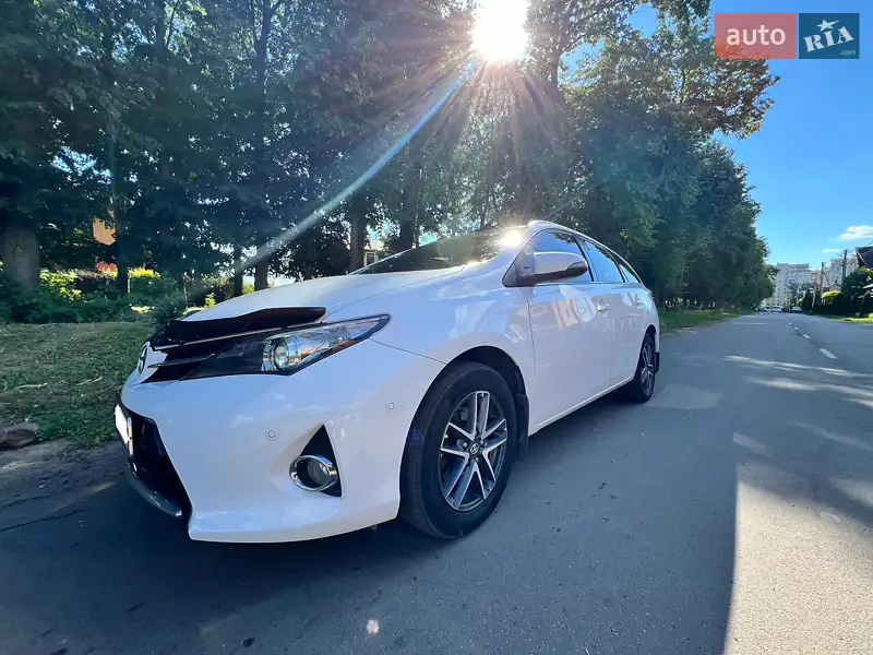 2014 toyota auris