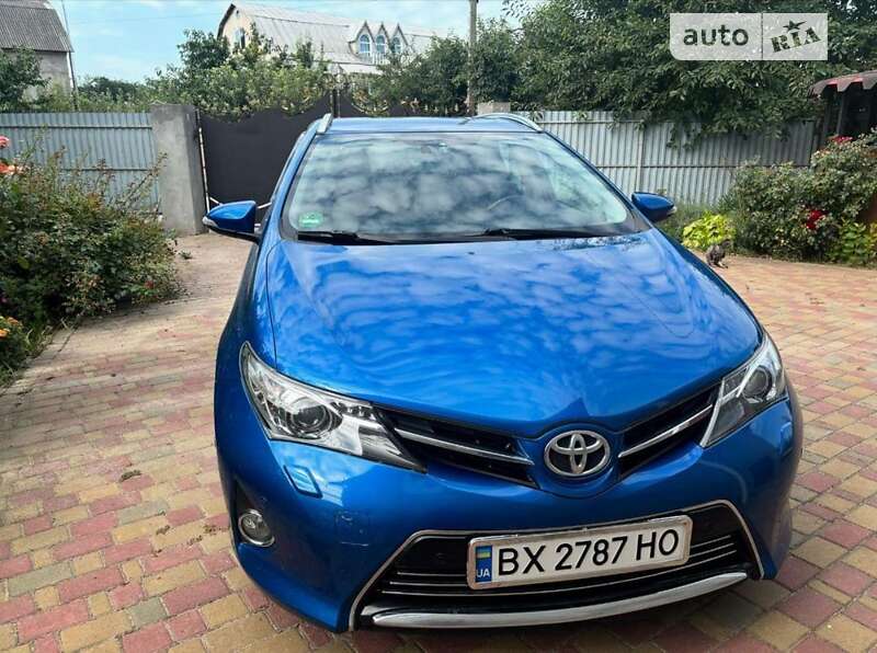2014 toyota auris