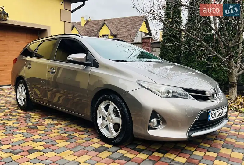2013 toyota auris
