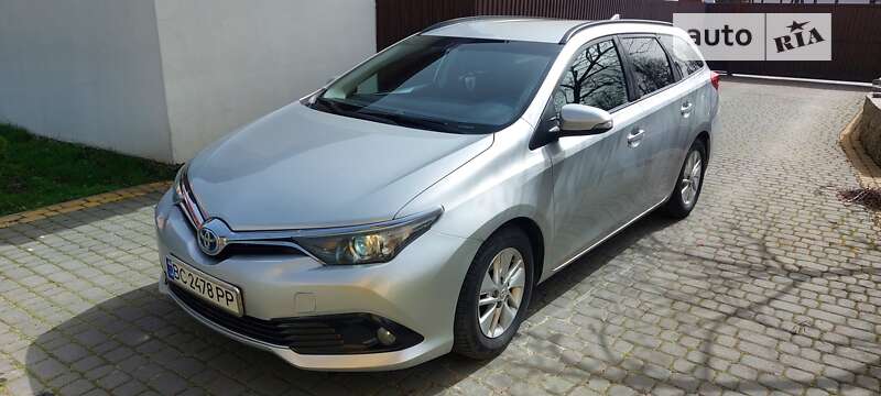 2016 toyota auris