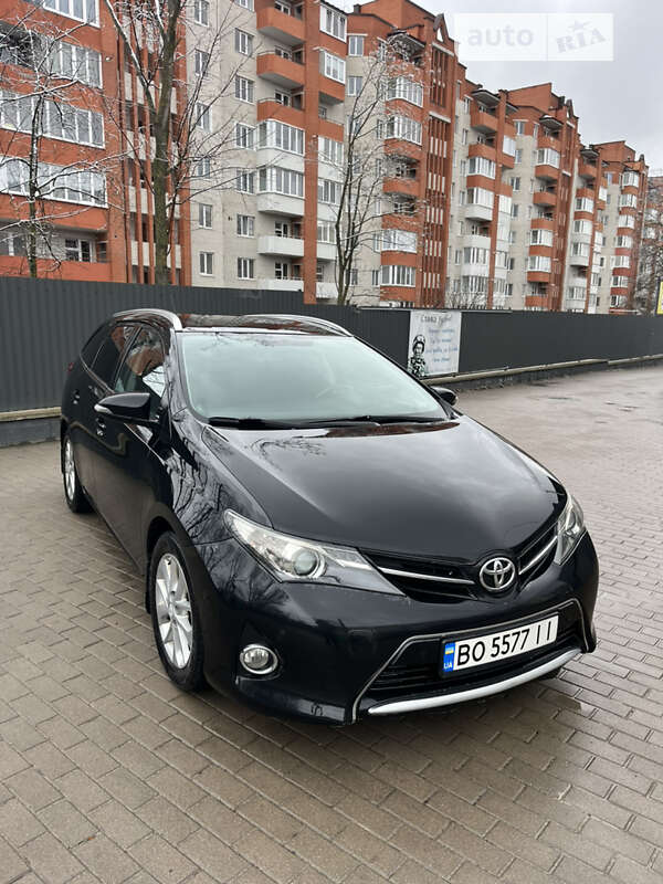 2013 toyota auris
