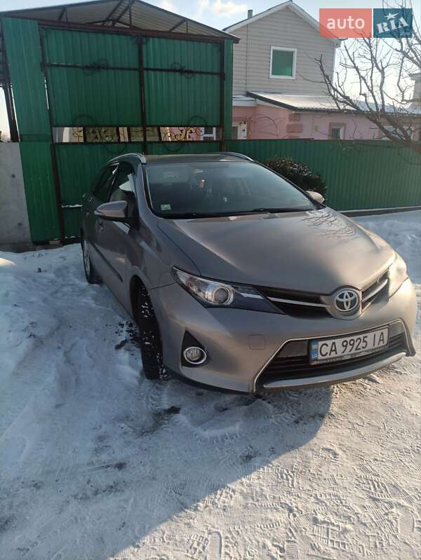 2013 toyota auris