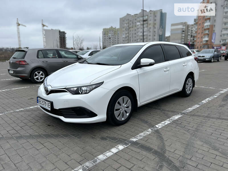 2017 toyota auris