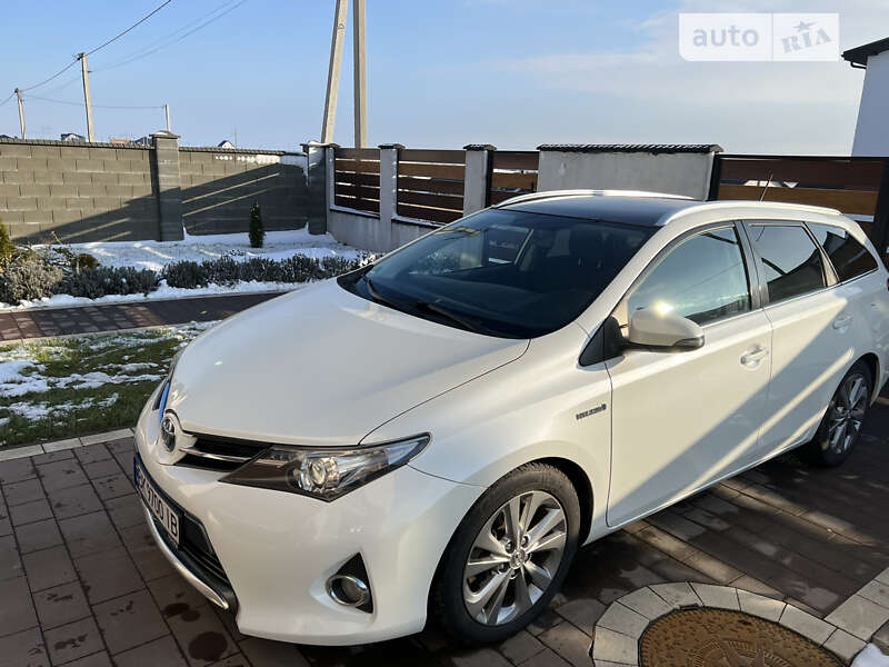 2013 toyota auris