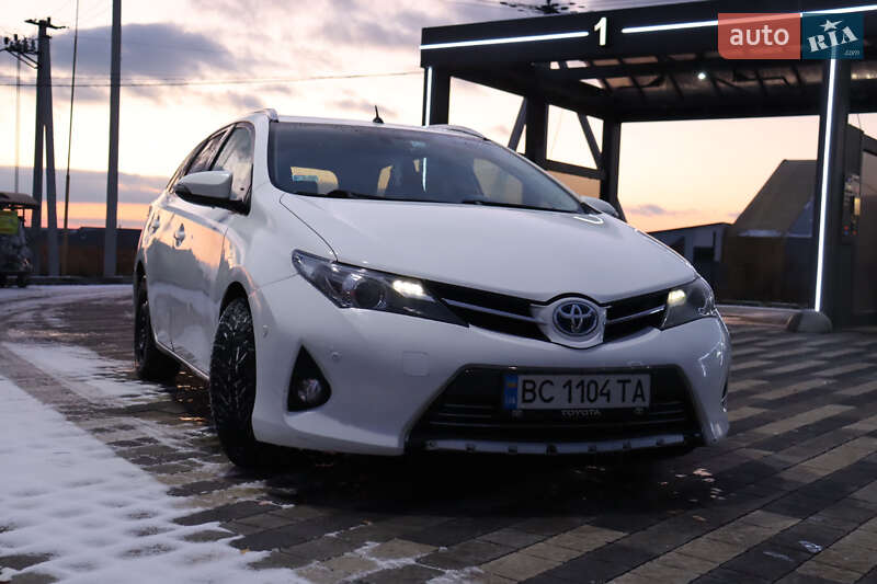 2014 toyota auris