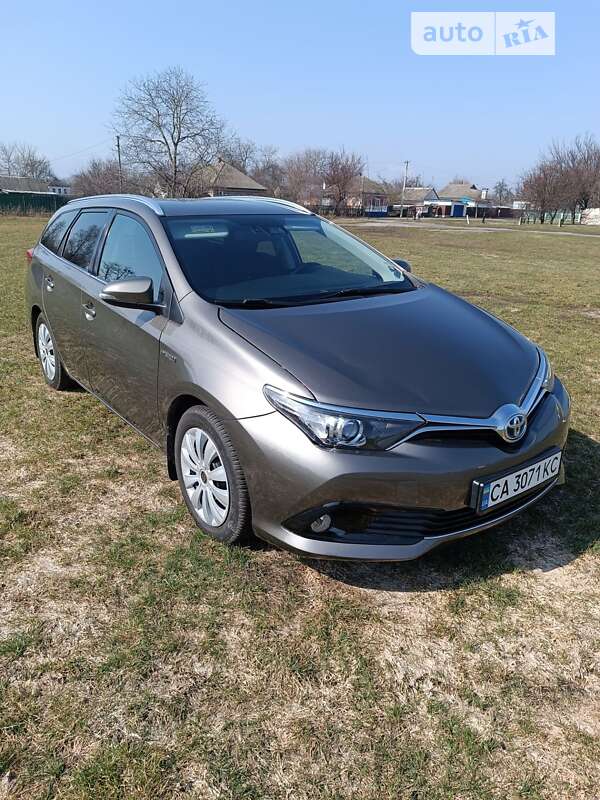 2016 toyota auris