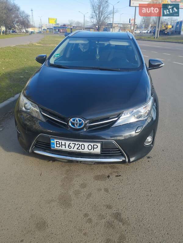 2013 toyota auris