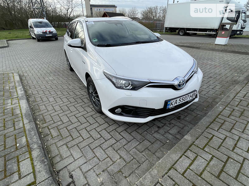 2017 toyota auris