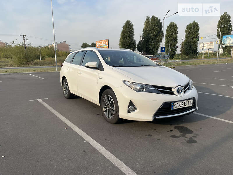 2014 toyota auris