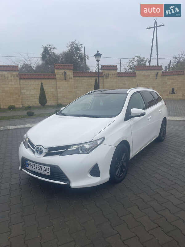 2013 toyota auris