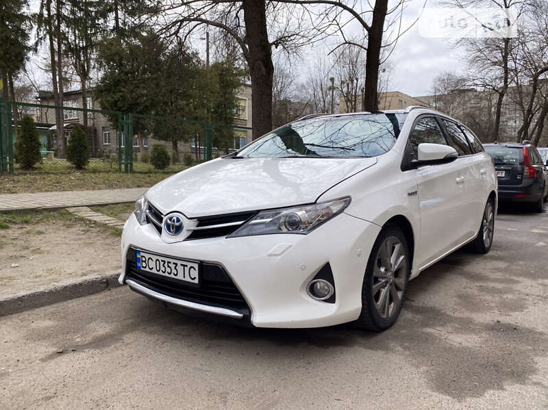 2013 toyota auris