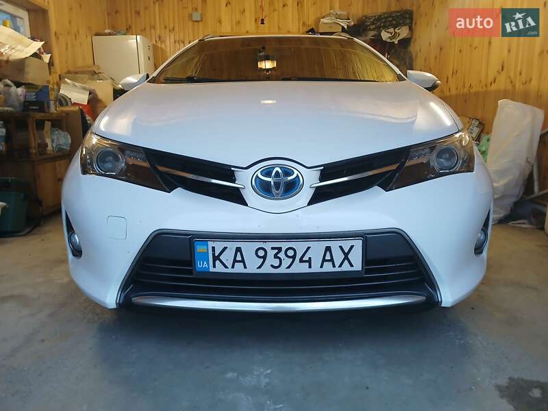 2014 toyota auris