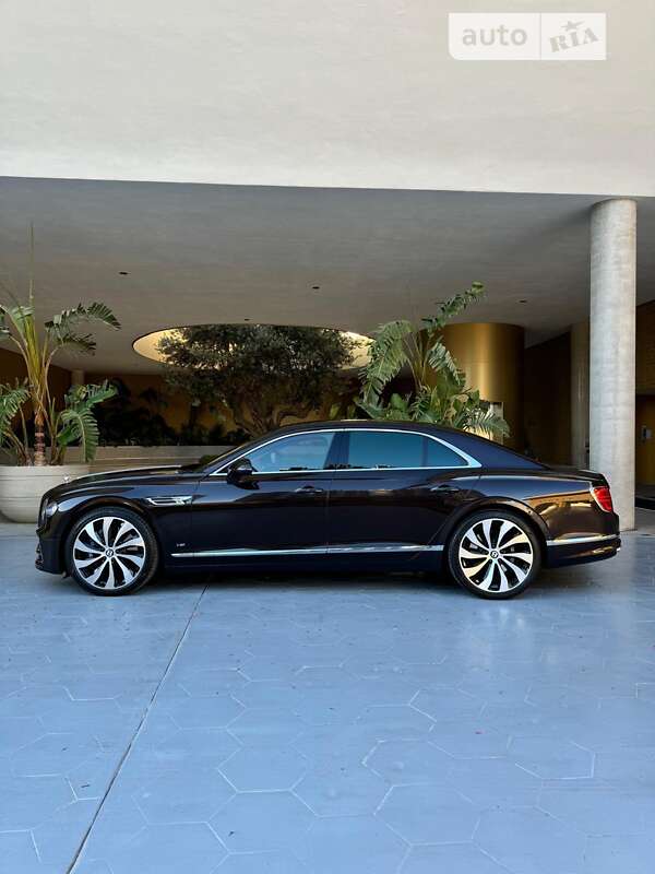 2021 bentley flying spur