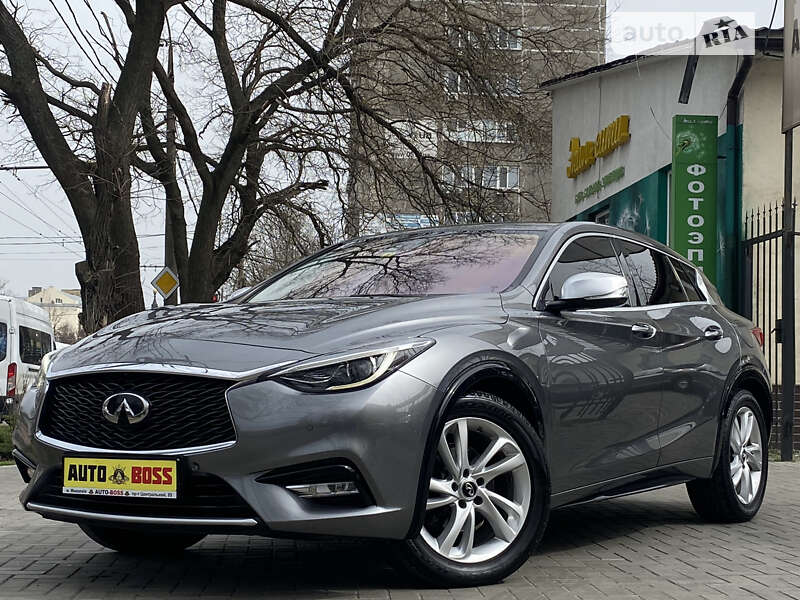 2016 infiniti q30