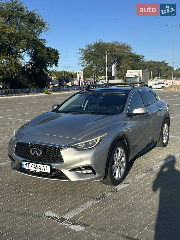 2016 infiniti q30